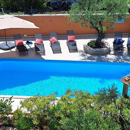 Lejlighed Paradise For Children, Family Oros Medulin, With A Pool, Gd Medulin