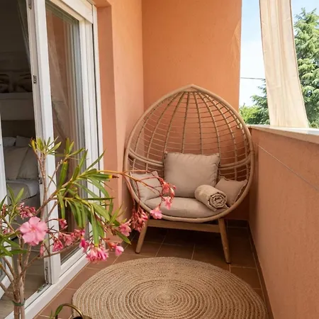Apartman Paradise For Children, Family Oros Medulin, With A Pool, Gd *