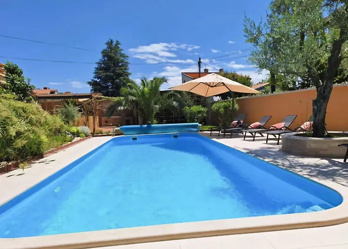 Paradise For Children, Family Oros Medulin, With A Pool, Gd Lejlighed